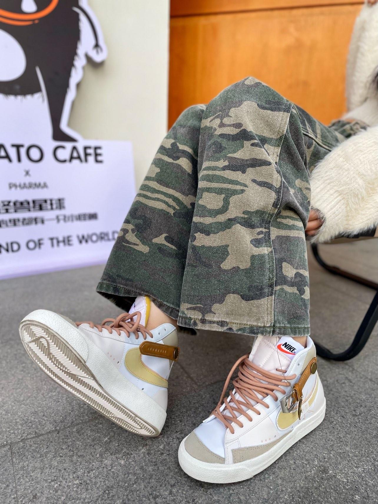 不知不觉秋天已经来了~
到了我最喜欢的颜